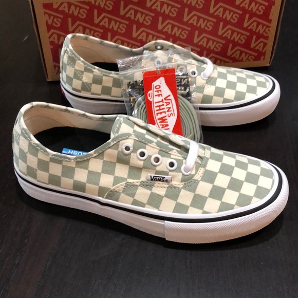 vans checkerboard authentic pro